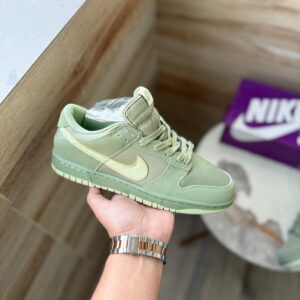 Sb Dunk Oil Aura Green Low Sneakers